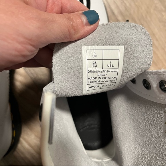 NEW Dr. Martens 1460 Smooth Leather Boot White 7 - Picture 9 of 11